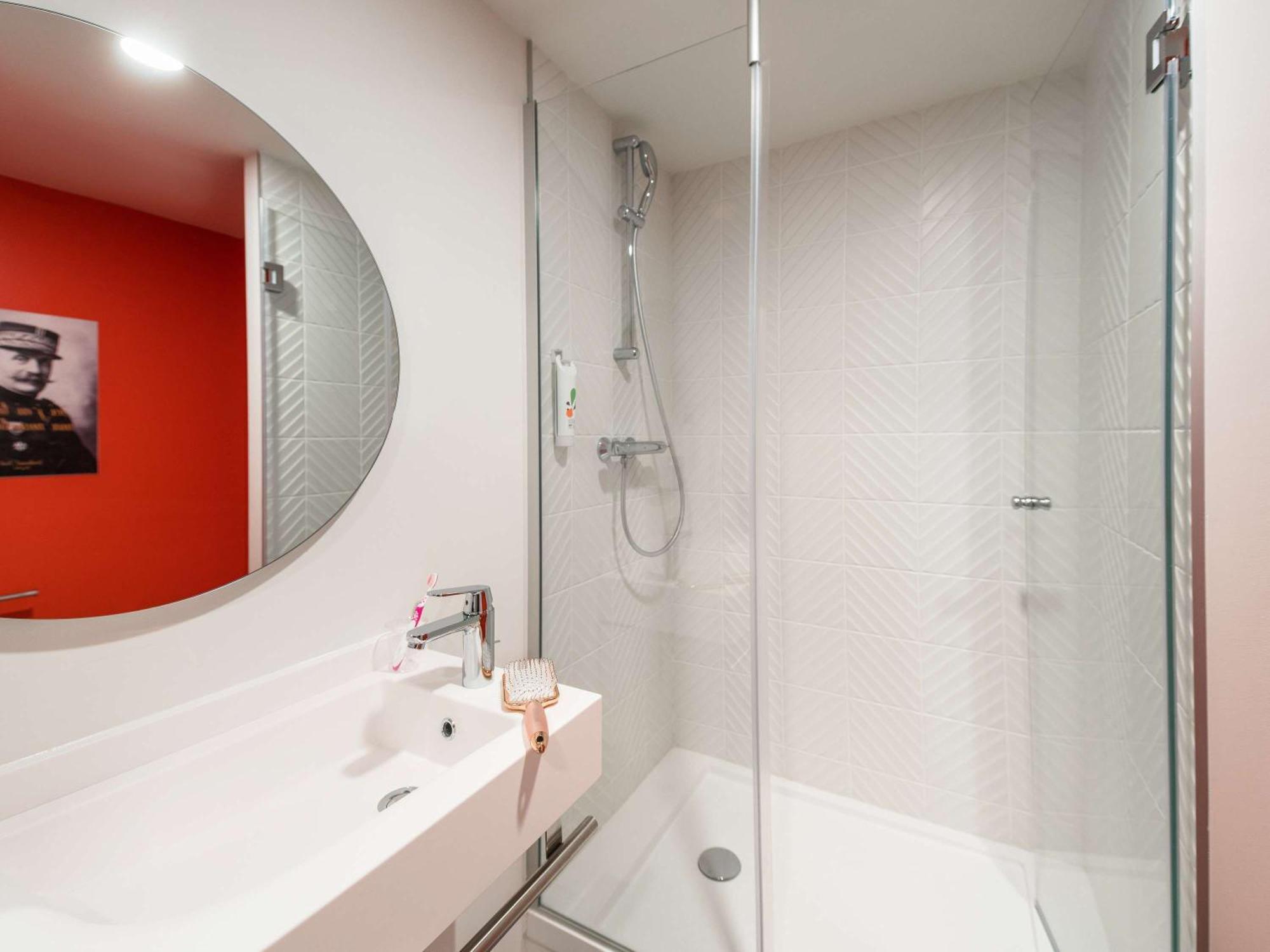 Hotel Ibis Styles En Champagne Centre 3*